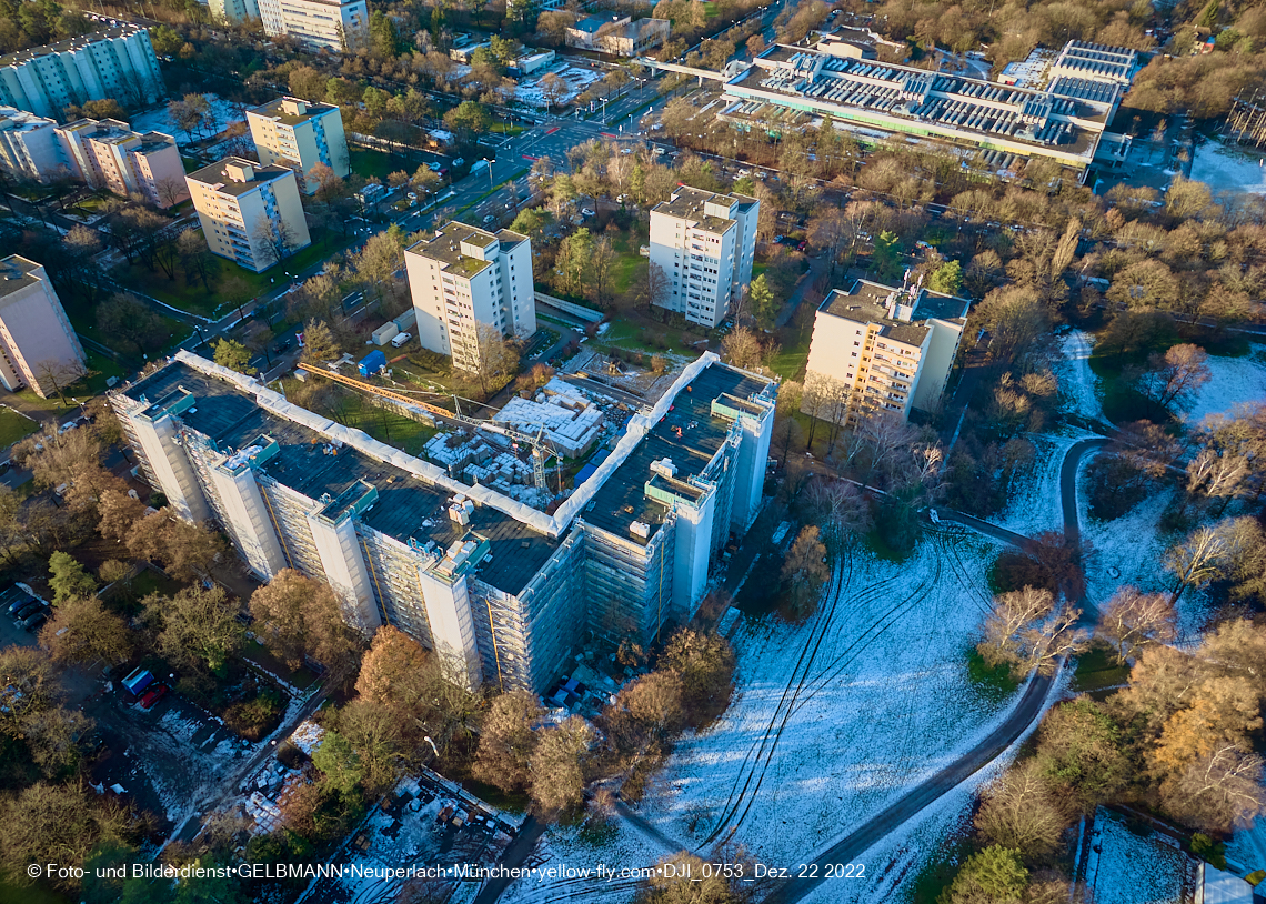 22.12.2022 - Fassadensanierung am Krl-Marx-Ring 11-21 in Neuperlach